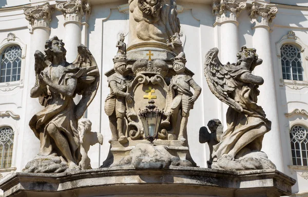 VIENNA - JULY 27: Detail of baroque column church by Maria Treu. Church was build between years 1698 bis 1719 by plans of architect Lukas von Hildebrandt on July 27, 2013 Vienna. — Stock Photo, Image