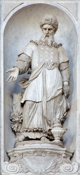 VENECIA, ITALIA - 11 DE MARZO DE 2014: Estatua del profeta Arón (1738 - 1755) de la iglesia Santa Maria del Rosario (Chiesa dei Gesuati) de Giovan Maria Morlaiter — Foto de Stock