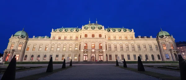 Wenen - Paleis Belvedere in de schemering — Stockfoto