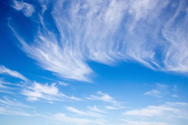 Idyllische zomer cloudscape — Stockfoto