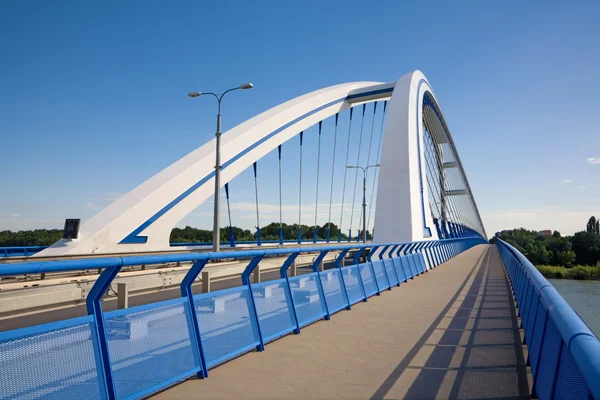 Bratislava - Apollo nya välvd bro — Stockfoto