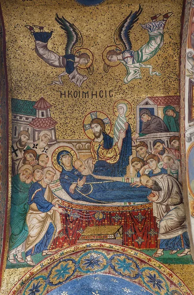 巴勒莫--4 月 8 日： 圣洁玛丽死在圣玛丽亚教堂戴尔从天花板上镶嵌 ' ammiraglio 或 la martorana 月 12 日。%。在 2013 年 4 月 8 日在意大利巴勒莫. — 图库照片
