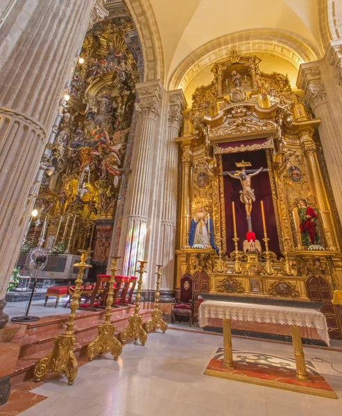 Sevilla, Spanje - 28 oktober 2014: De kant altaar van El Cristo del Amor door Juan de Mesa (1620) in barokke kerk van El Salvador (Iglesia del Salvador). — Stockfoto