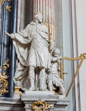 Viyana - 27 Temmuz: Barok Kilisesi Maria Treu Kral Davut'un heykeli. Kilisedeki yapı üzerinde 27 Temmuz 2013 yıl 1698 BIS 1719 Lukas von Hildebrandt mimarın planlarının arasında Viyana.