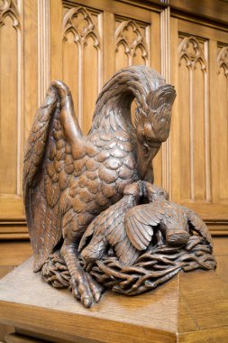 Pelikan - İsa kurtarıcı sembolü - oyma Viyana'daki st. Elizabeth kiliseden