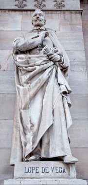 Madrid - 11 Mart: Portal Ulusal Arkeoloji Müzesi, İspanya'nın Nebrija heykeli. Bina mimar Francisco Jareno tarafından öngörülen ve 1866 1892 için 11 Mart 2013 Madrid'de inşa.