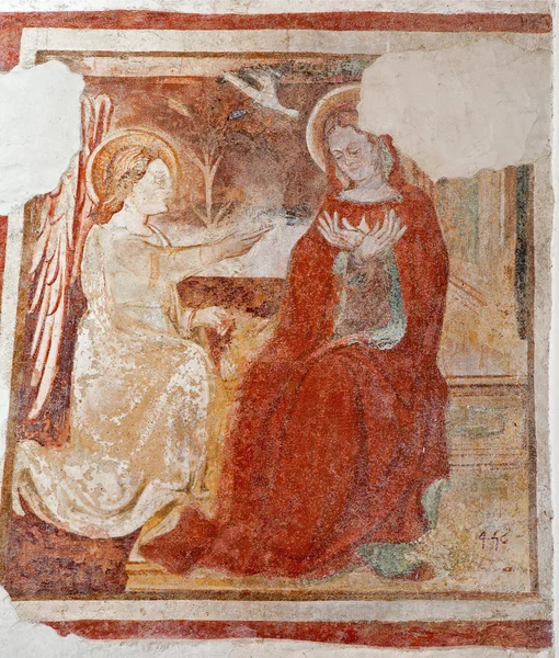 BERGAMO - JANUARY 26: Fresco of Annunciation scene from church Michele al pozzo bianco. Fresco of main nave is from year 1440 on January 26, 2013 in Bergamo, Italy. — Stock Photo, Image