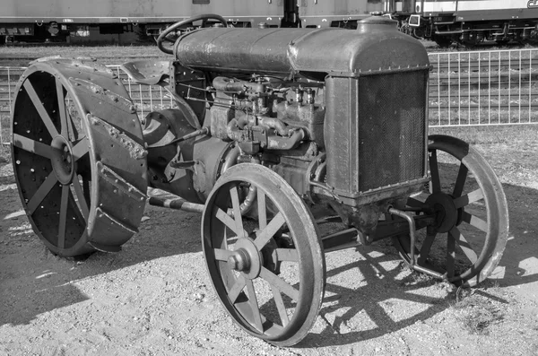 Un vecchio trattore — Foto Stock