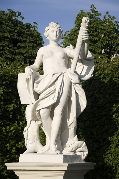 Vienna - donna mitologia nel giardino del palazzo Belvedere — Foto Stock