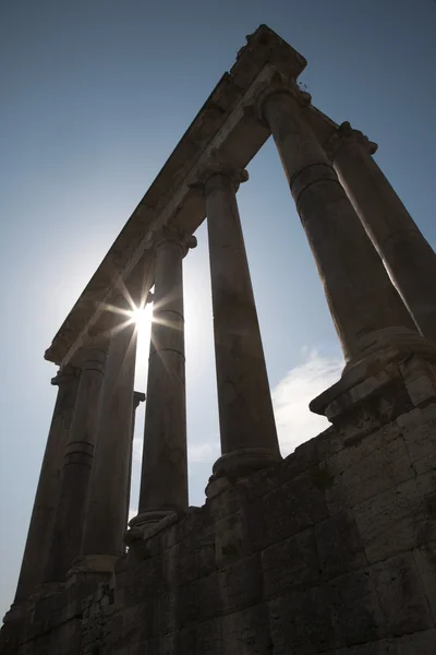 Roma - colunas de Forum romanum ao entardecer — Fotografia de Stock