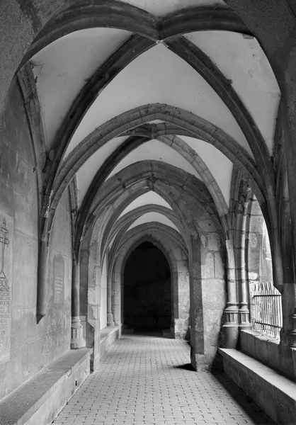 Slovakia - Hronsky Benadik - gothic corridor of atrium - old benedictine cloister — Stock Photo, Image