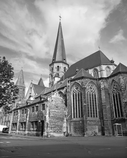 Gent - södra och östra fasaden på St Jakobs kyrka — Stockfoto