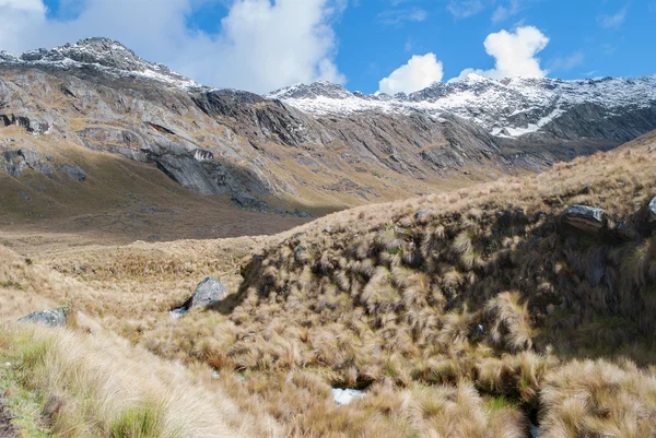 Perú - Mira desde la Cordillera Blanca en los Andes desde la caminata de Santa Cruz . — Foto de Stock