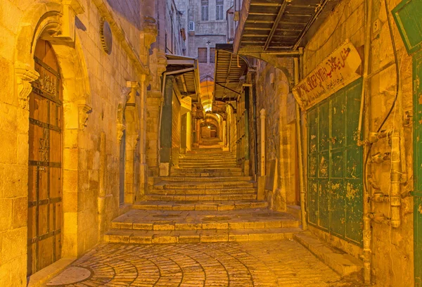 Jerusalén - calle del mercado de la mañana en el casco antiguo —  Fotos de Stock