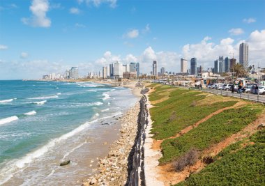 Tel Aviv, İsrail - 2 Mart 2015: Kıyı ve sahil Tel Aviv
