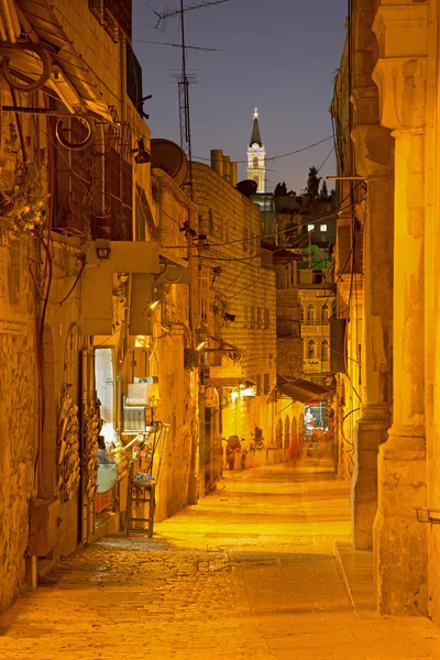 Jerusalem, israel - 6. März 2015: via dolororosa in der Abenddämmerung. — Stockfoto