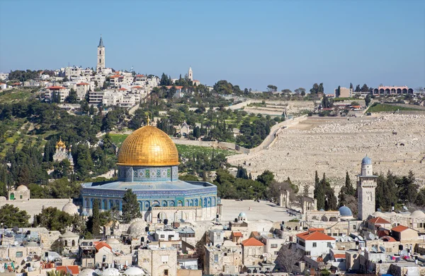 Jerusalem - Utsikt över gamla stan till Dom of Rock och Olivberget. — Stockfoto