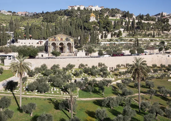 Jerusalem - die Kirchen - Kirche aller Nationen (Basilika der Agonie), Dominus flevit und die russisch-orthodoxe Kirche hl. Magdalena auf dem Olivenberg. — Stockfoto