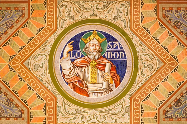 JERUSALEM, ISRAEL - MARCH 3, 2015: The king Salomon. Paint on the ceiling of Evangelical Lutheran Church of Ascension designed by H. Schaper and F. Pfannschmidt (1988-1991). — Stok fotoğraf