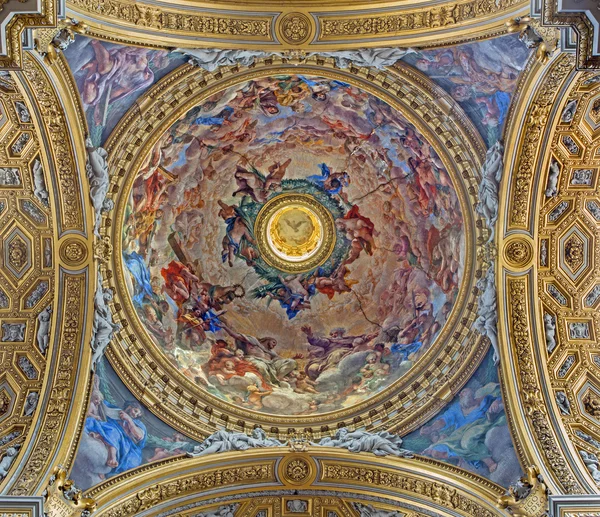 ROMA, ITÁLIA - MARÇO 26, 2015: O afresco da Trindade na cúpula da igreja Chiesa Nuova (Santa Maria in Vallicella) de Pietro da Cortona (pintado 1647 - 1651 ) — Fotografia de Stock