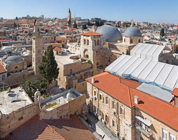 Jerusalem - Aussicht über die Altstadt mit der Kirche des heiligen Grabes. — Stockfoto