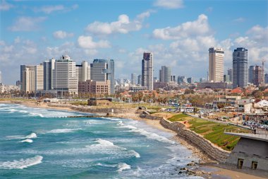 Tel Aviv, İsrail - 2 Mart 2015: Outlook'tan waterfront ve şehir eski Jaffa