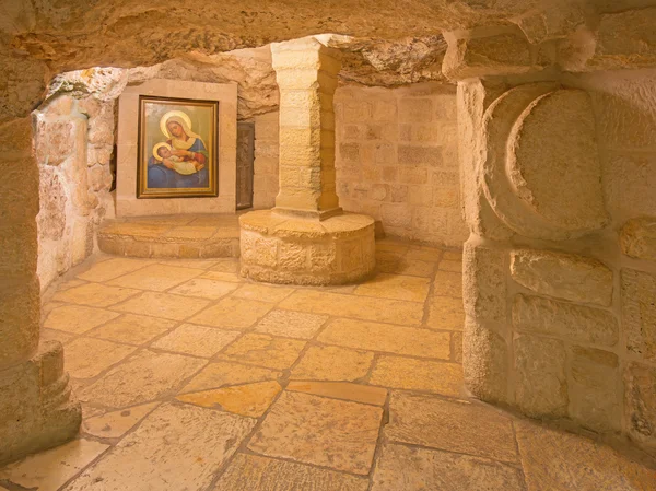 伯利恒，以色列-2015 年 3 月 6 日:"牛奶石窟"教堂的山洞里. — 图库照片