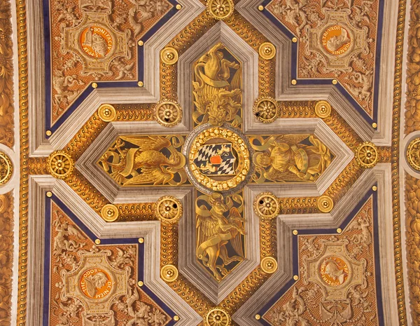 ROME, ITALY - MARCH 27, 2015: The fresco of symbols of four Evangelists in the corss on the ceiling in church Santa Maria dell Anima from 16. cent. by Ludovico Seitz — ストック写真