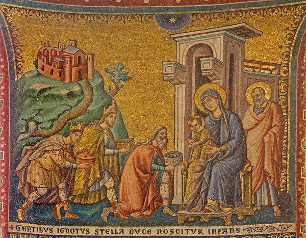 ROME, ITALY - MARCH 27, 2015: Old mosaic of Adoration of the Magi in church Basilica di Santa Maria in Trastevere from 13. cent. by Pietro Cavallini. — Zdjęcie stockowe