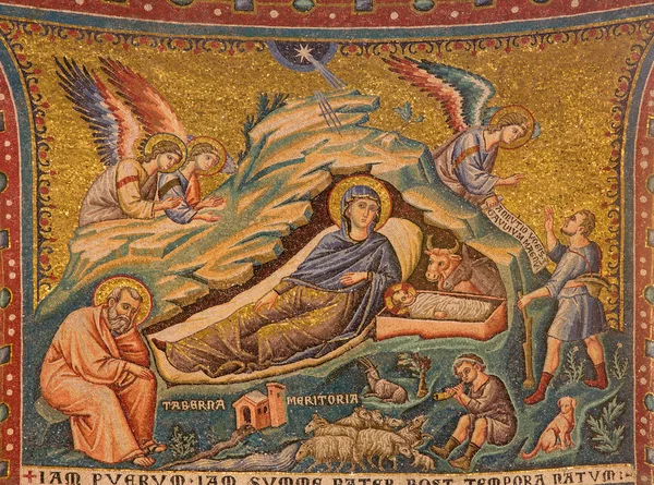 ROME, ITALY - MARCH 27, 2015: Old mosaic of The Nativity in church Basilica di Santa Maria in Trastevere from 13. cent. by Pietro Cavallini. — 图库照片