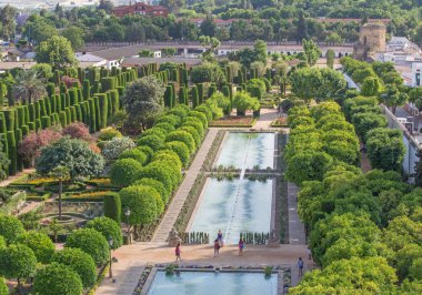 CORDOBA, İspanya - 25 Mayıs 2015: Alcazar de los Reyes Cristianos Sarayı Bahçeleri.