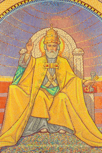 JERUSALEM, ISRAEL - 3 de março de 2015: O mosaico simbólico de São Pedro como primeiro papa na Igreja de São Pedro em Gallicantu . — Fotografia de Stock