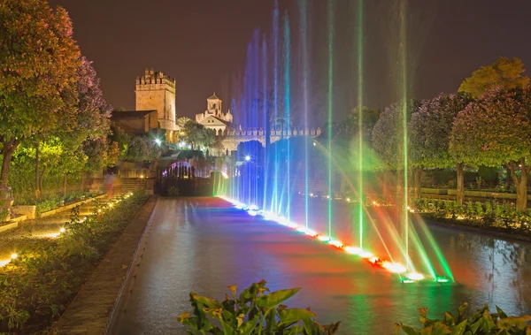 CORDOBA, SPAIN - MAY 25, 2015: The fountains show in the gardens of Alcazar de los Reyes Cristianos castle at night. — Stock Photo, Image