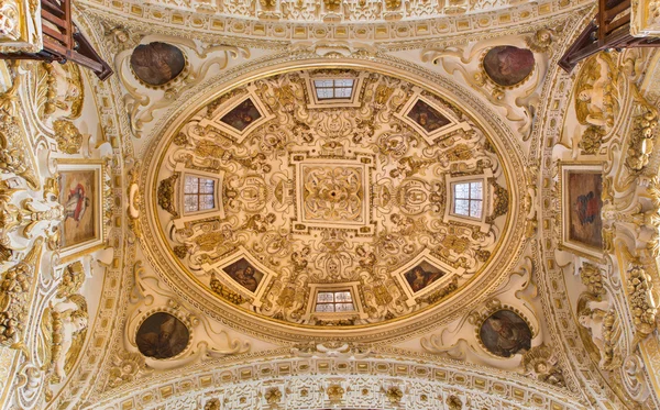 Cordoba, Spanje - 31 mei 2015: De koepel in de kerk Iglesia de San Agustin. — Stockfoto