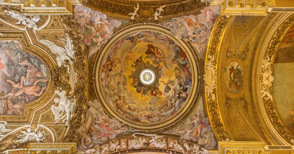 ROME, ITALY - MARCH 24, 2015: The Assumption of Virgin Mary fresco in cupola by Giovanni Domenico Cerrini (1675) in church Chiesa di Santa Maria della Vittoria. — 图库照片