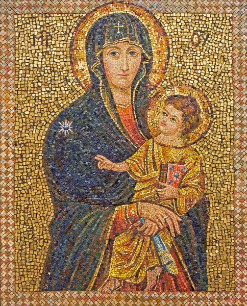 Jerusalem, Israel - 3 mars 2015: Mosaik av Madonna i Dormition abbey av Benedictine Radbod Commandeur från Benedictine Abbey av Maria Laach från 20. cent. — Stockfoto