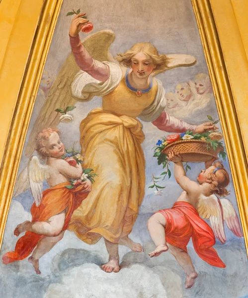 ROMA, ITALIA - 26 DE MARZO DE 2015: El fresco de los ángeles con las flores en la capilla lateral de Tomás de Villanova por el artista desconocido del 19, cnet. en la Basílica de Sant Agostino (Agustín ). — Foto de Stock