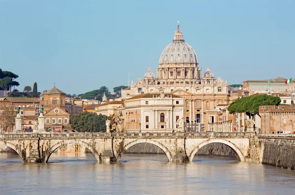 Rome - Angels bridge and St. Peters basilica in morning — Stock Photo, Image