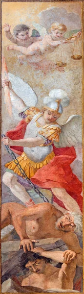 ROME, ITALIE - 26 MARS 2015 : La fresque de saint Michel vaincre Satan par Giacinto Gimignani (1606 - 1681) dans l'église Chiesa di Santa Maria ai Monti . — Photo