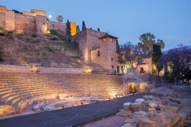 Malaga - alacakaranlıkta Roma kalıntıları amfiteater (Anfiteatro de Malaga)
