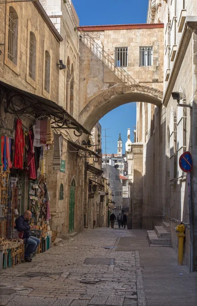 JERUSALEM, ISRAEL - MARÇO 5, 2015: Via Dolorosa ao entardecer . — Fotografia de Stock