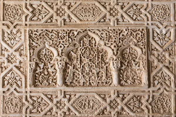 GRANADA, SPAIN - MAY 30, 2015: The detail of mudejar stucco in Nasrid palace. — Stock Photo, Image