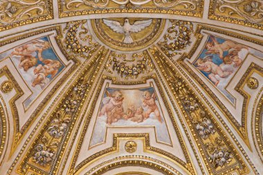 Rome, İtalya - 27 Mart 2015: Sıva ve Basilica di Sant Agostino (Augustine) 17 yan kilisede apsisin fresk. yüzde.