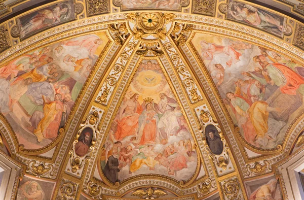 ROME, ITALY - MARCH 25, 2015: The fresco in side apse of church Chiesa San Marcello al Corso by Francesco Salviati (1563). The Coronation, Dormition and Assumption of Virgin Mary. — 图库照片