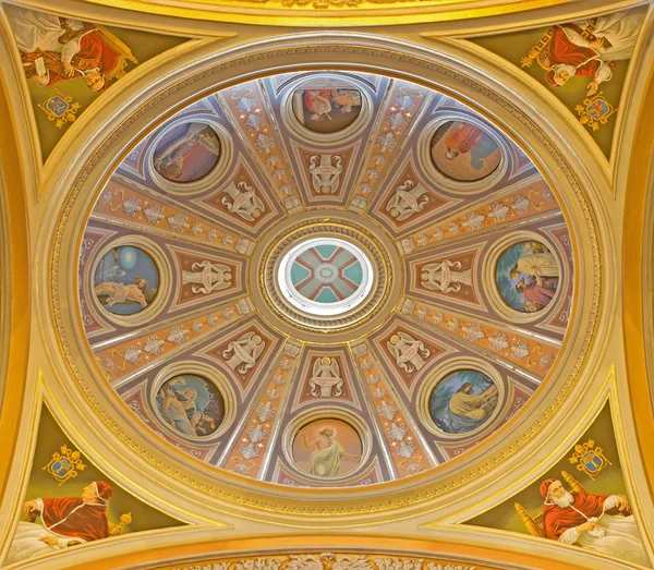 ROME, ITALY - MARCH 25, 2015: The fresco of side cupola in church Basilica dei Santi XII Apostoli from 19. cent. with the scenes Jesus torture and with the popes. — ストック写真