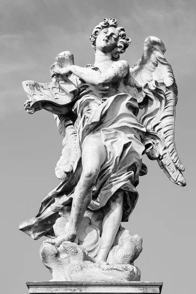 Rome, Italië - 27 maart 2015: Rome - Angel met de superscription door Gian Lorenzo Bernini (1598-1680) en zoon Paolo (origineel van Sant'Andrea delle Fratte, exemplaar door Giulio Cartari. — Stockfoto