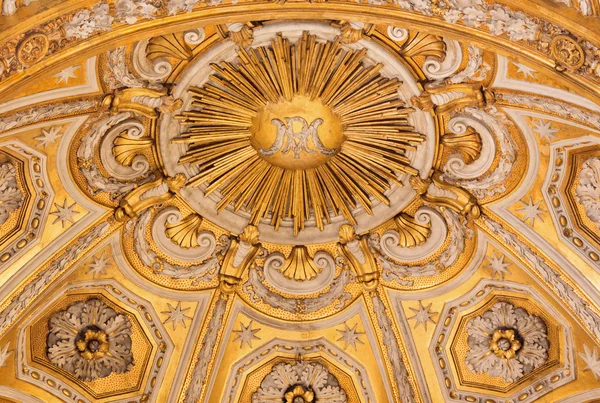 ROME, ITALIE - 27 MARS 2015 : Le stuc de l'abside principale de l'église Santa Maria dell Anima à partir de 17. cent. par Ludovico Seitz — Photo