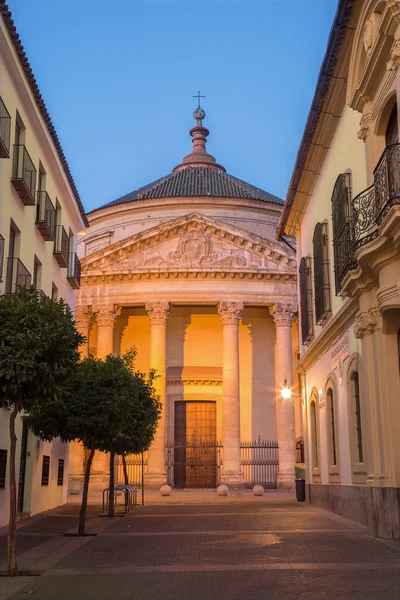 Cordoba - Kościół Iglesia de Santa Victtoria o zmierzchu. — Zdjęcie stockowe