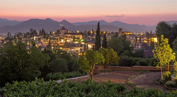 Granada - The outlook over the town from Generalife gardens of Alhambra at dusk — стоковое фото