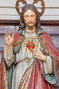 BANSKA STIAVNICA, SLOVAKIA - 5 Şubat 2015: İsa 'nın kilise cemaatindeki bilinmeyen bir sanatçı tarafından oyulmuş ve çokrenkli heykeli..